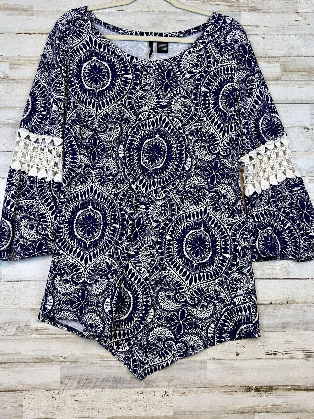 New Directions Woman Top XL Blue White Flowy Tunic Crochet On Sleeve V Hem